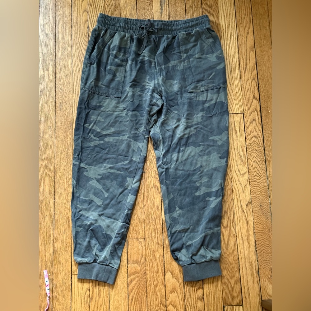 Splendid Camouflage Jogger Pants - Size Medium